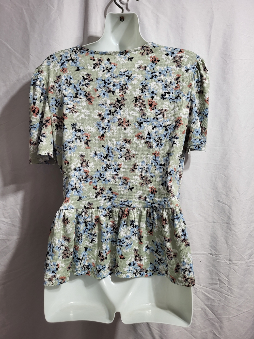 Ripe Sage Floral Wrap Peplum Top, Size Medium - Picture 3 of 4